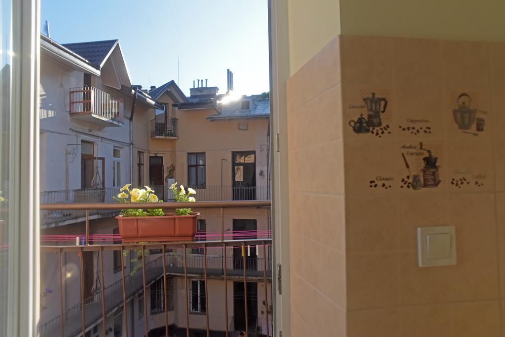Apartment On Voloshyna Leópolis Exterior foto